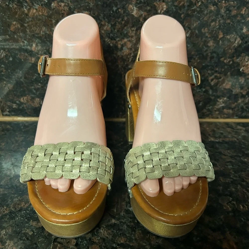 indigo rd. Daft Wooden Platform Heels 7.5